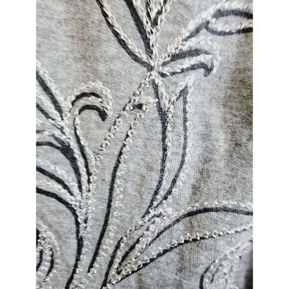 Chico's Zenergy 2 Gray Funnel Neck Top Size L Half Slv Embroidered Side‎ Slits - Picture 4 of 7